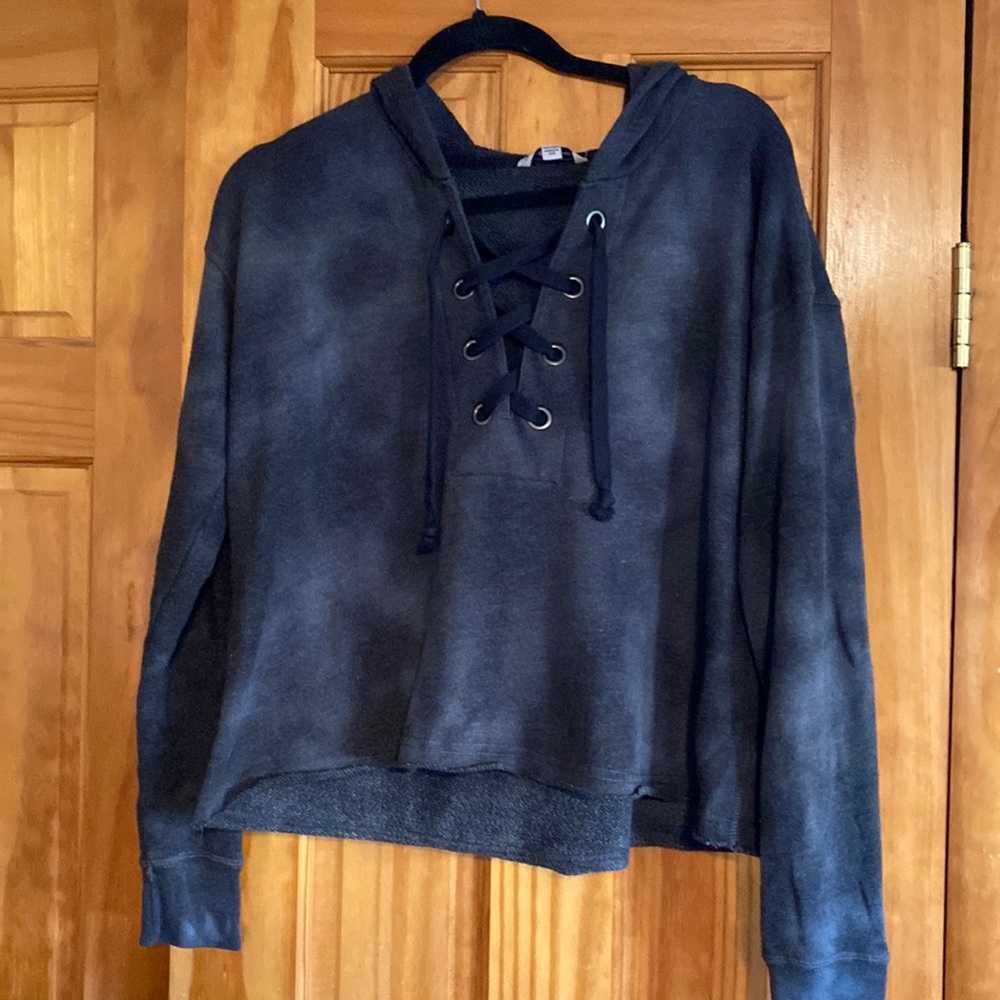 AE Black Cropped Hoodie Size Medium